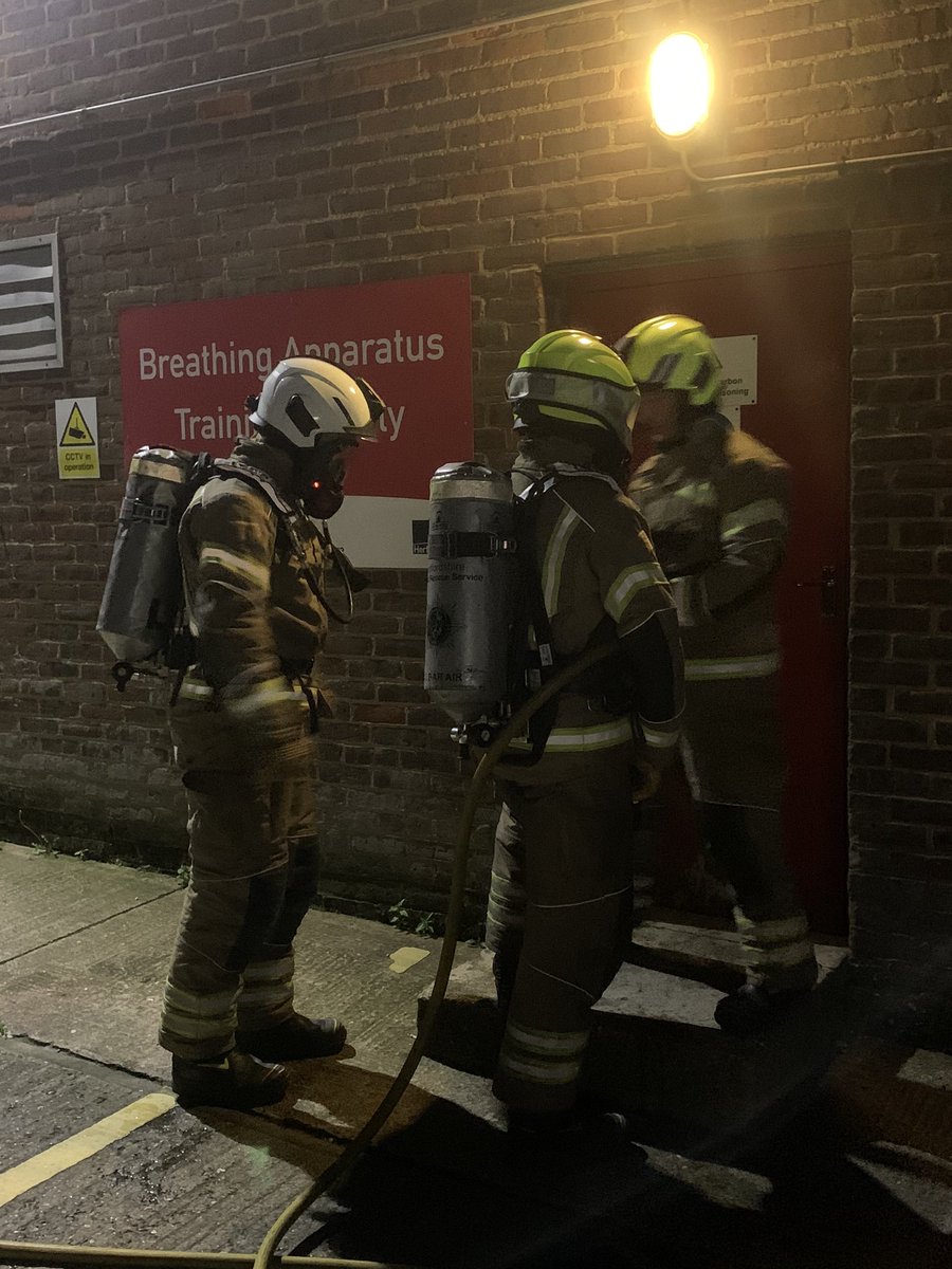 Tonight <a href="/MarkyateFire/">Markyate FireStation</a> are carrying out BA drills #operationready #praticemakesperfect #testittuesday #firesafety