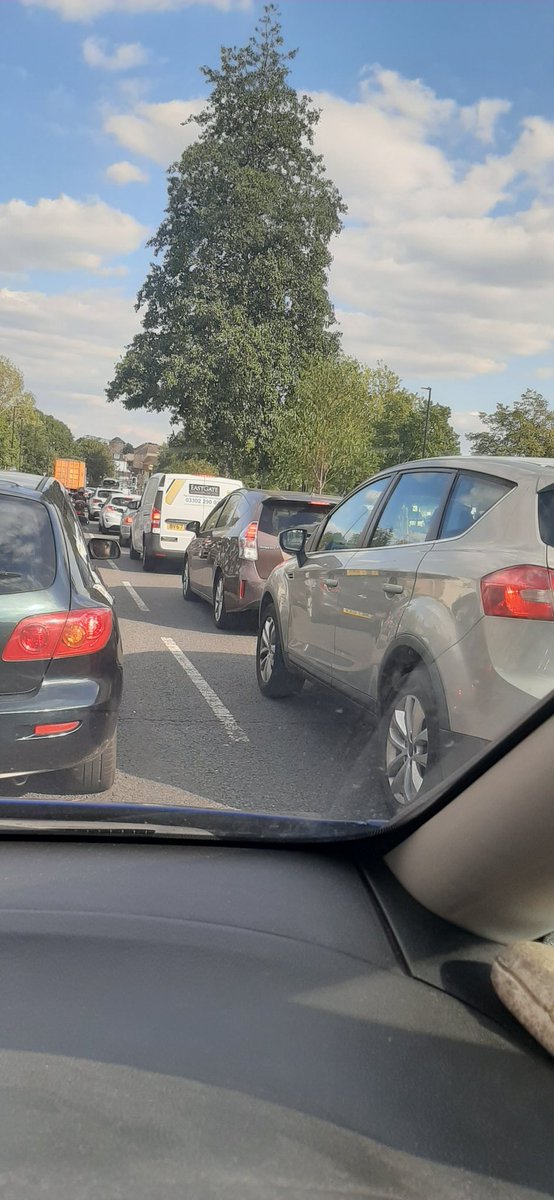 KBeds97's tweet photo. First photo is outside #EalingHospital at 4PM, we sat there for 15 mins and the Second is on the lower boston manor road at 5PM, we sat for 10 mins #LTN #MorePollution #MoreTraffic #NotTheSolution #LowTrafficNeighbourhood @EalingCouncil THIS #LTN IS A JOKE 🤬🤬🤬🤬🤬🤬🤬🤬 https://t.co/asEgvIuKBR