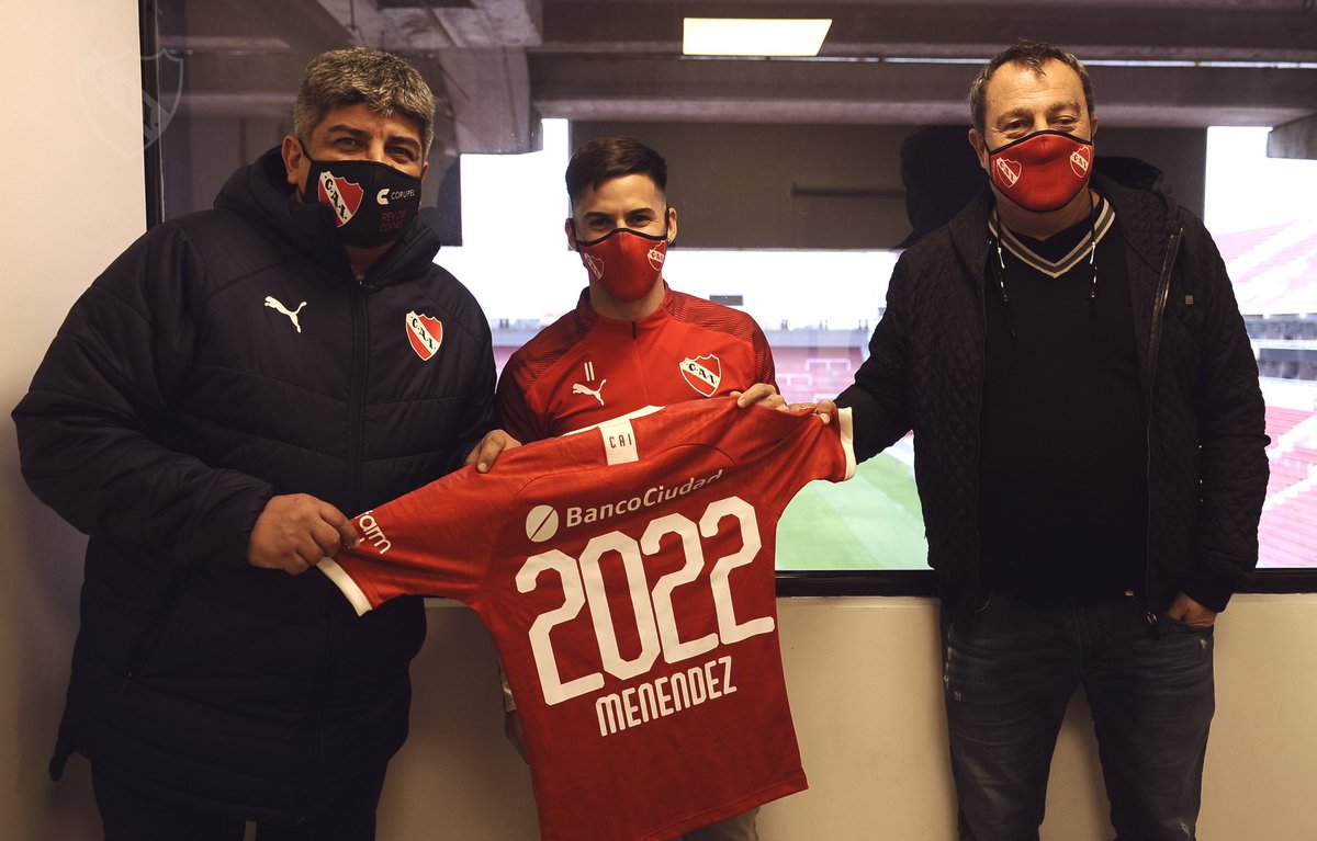 Independiente's tweet photo. Jonathan Menéndez firmó su nuevo contrato con #Independiente ✍️

¡Vamos Joni!

#TodoRojo 🔴 https://t.co/3XGutcGupj