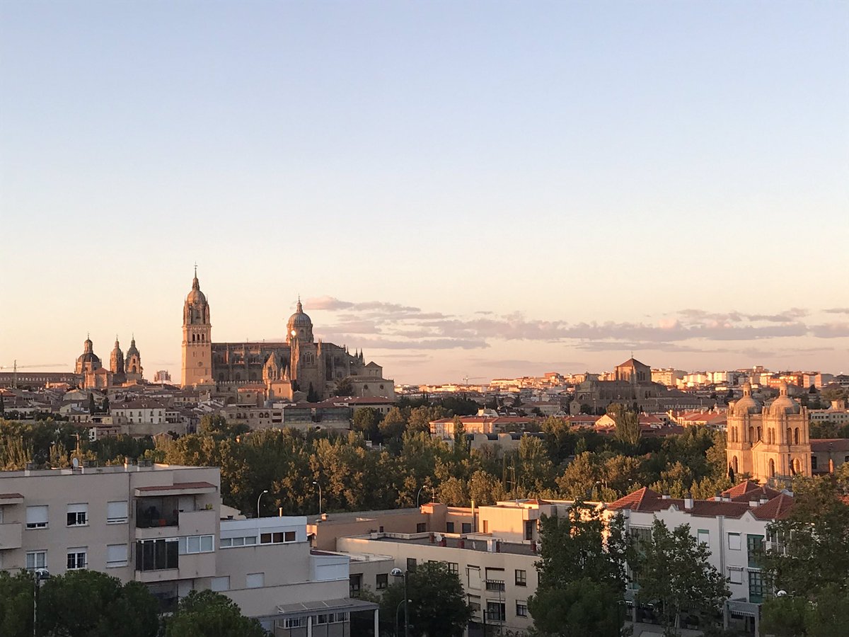 AlfonsoVBustos's tweet photo. #Salamanca: te hipnotiza de día, te enamora en la noche... https://t.co/RTDVpYVi53