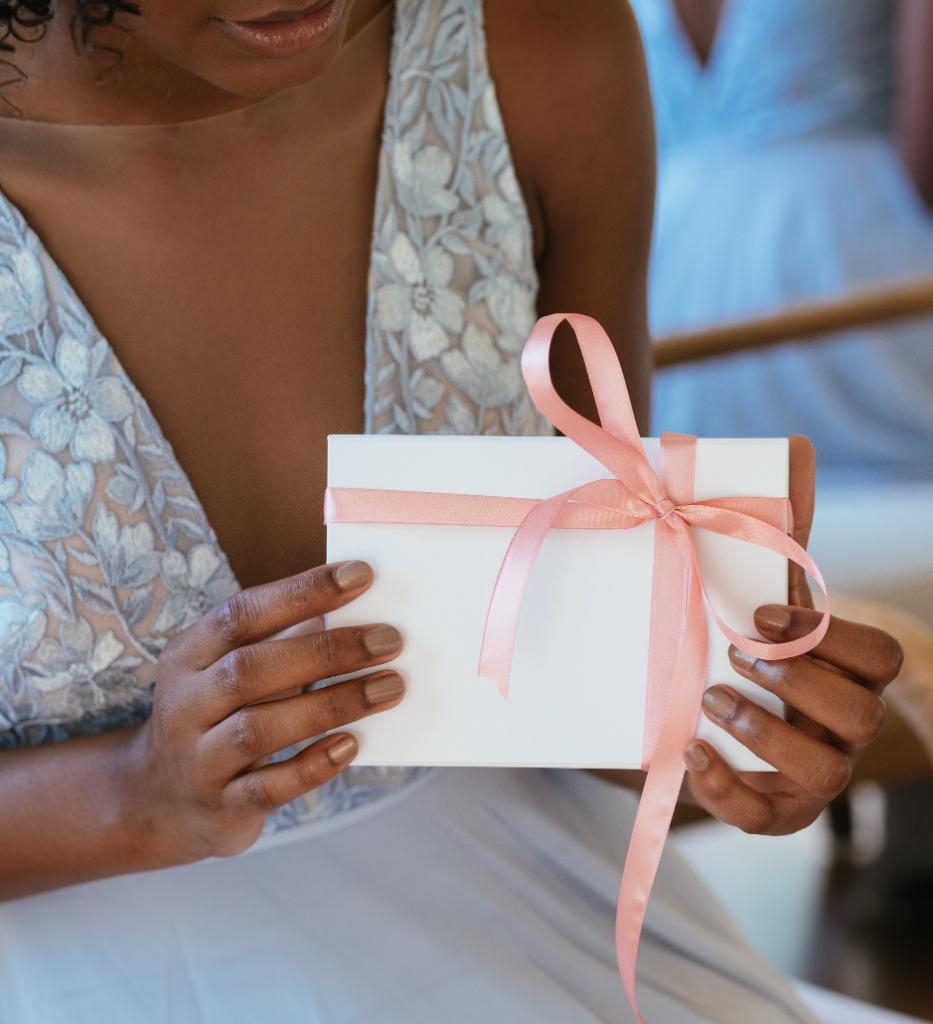 OPI_PRODUCTS's tweet photo. #FallingForMilan and all things #Bridal. 👰 #BHLDNBride
OPI Gifting Station: https://t.co/1Vttd79VEs
#ColorIsTheAnswer #OPIMuseOfMilan #BridalGift #BridalParty #BridalShower #2020Bride #2020Wedding #FallWedding #NeutralNails #Fall2020Fashion #ShimmerNails #BridalMani https://t.co/fRmYWWaidN