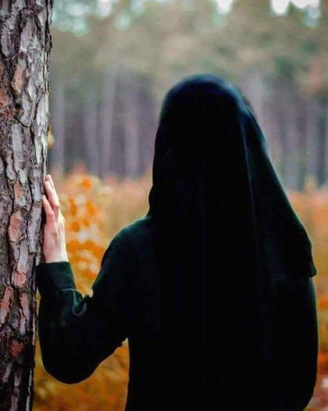 Eski yaradan iz
yeni başlayan söz,
küle gizlenen köz gibi,

kendi meyve yüklü dalın sana yasaklı...
bak yine de avcunda dünyalar saklı...
geriye gözyaşı değil sevdamız kaldı...😔
bu sevda önünde eğil, 

   💕Yüreğimdesin✔️