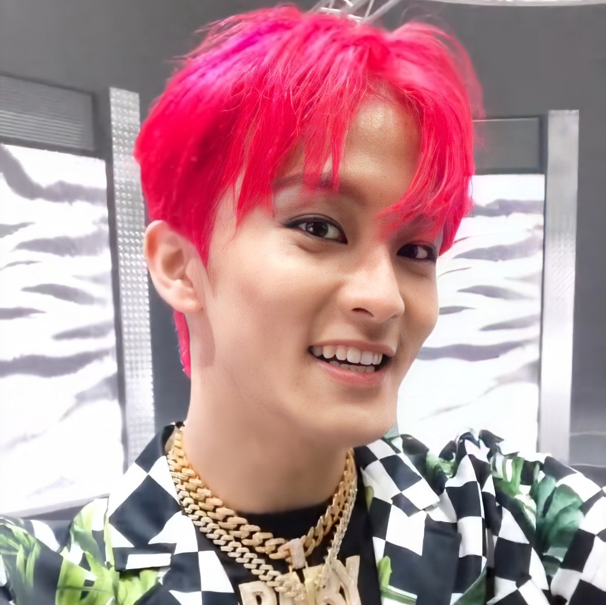 dailymarklee's tweet photo. rollingstone's instagram story update

#MARK #마크 #マーク #NCT127 #SuperM https://t.co/gf0cYYFX2M