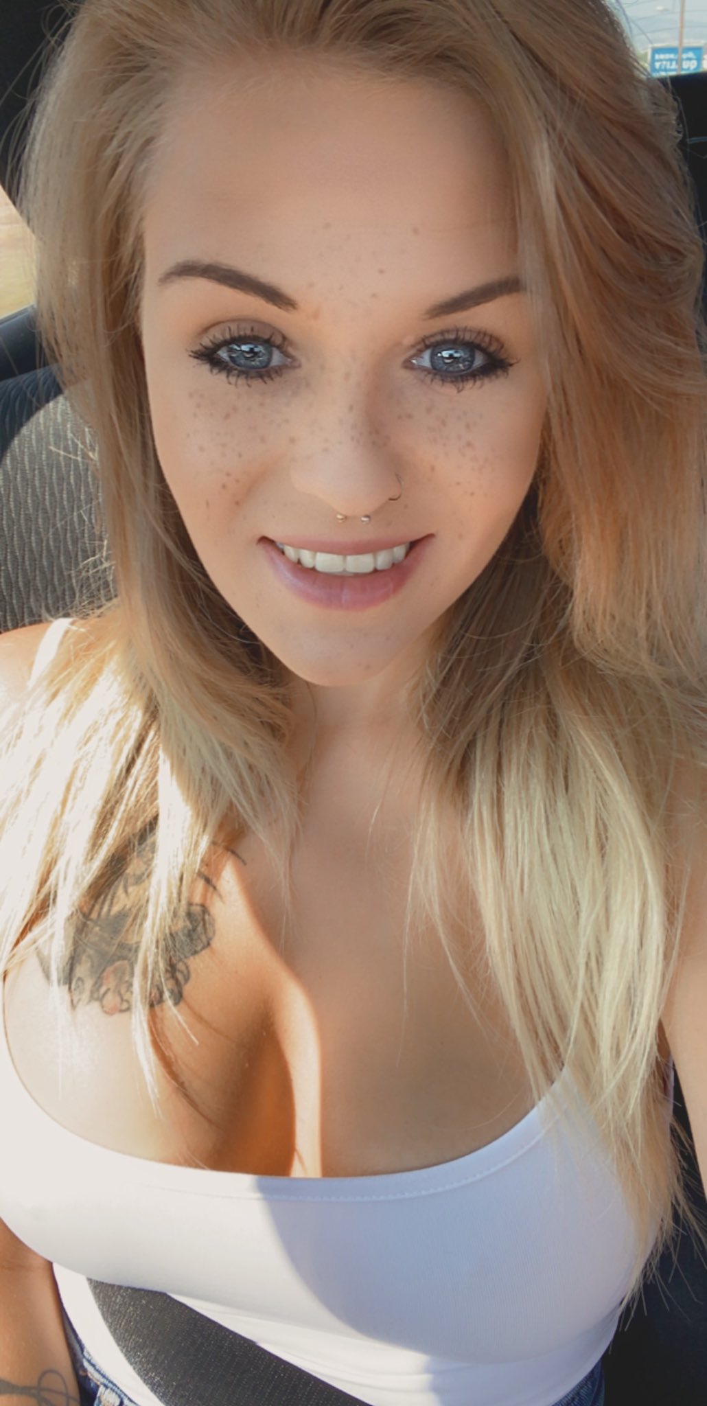 Na, wie gehts euch ? 🥰😘🥰😘 https://t.co/rLeRDYAaiV