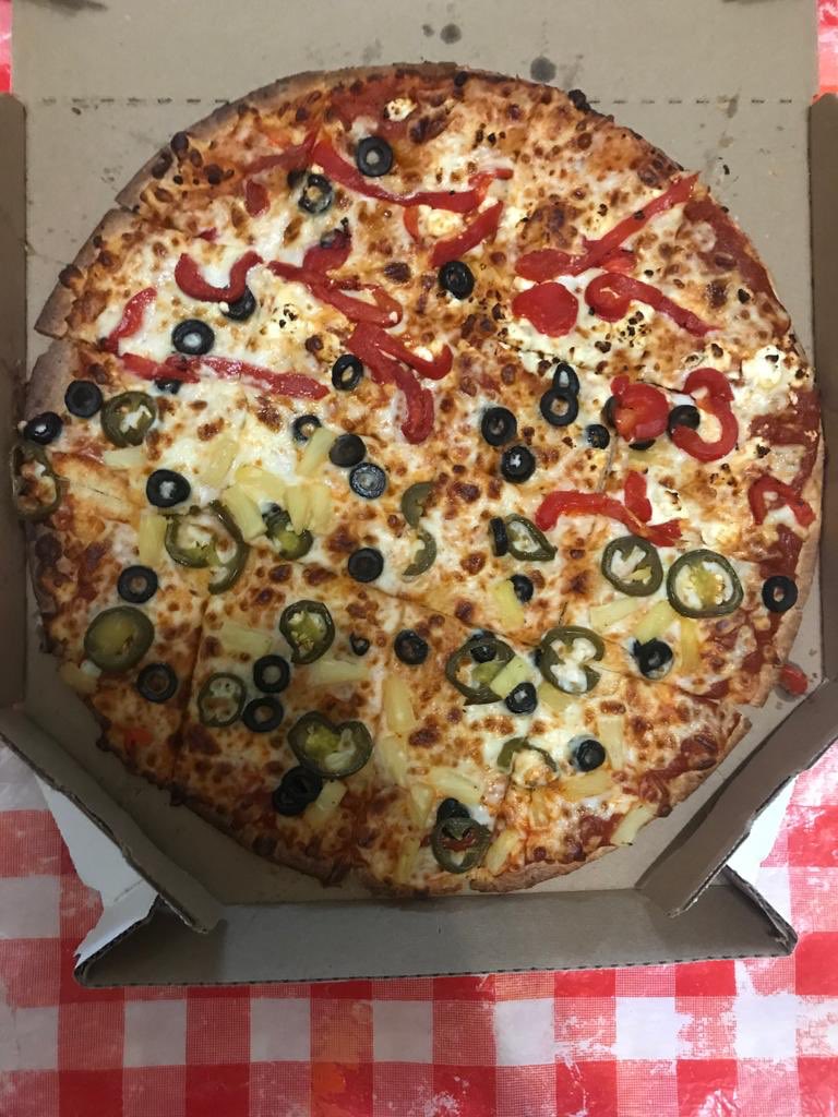forum_shah20's tweet image. Very disappointed with @dominos.
There is no separation between veg and non veg pizza.
When you order a veg pizza they serve it with chicken pieces instead of cheese.
And the worst part is even the customer care didn’t take any action even after repeated complaints.