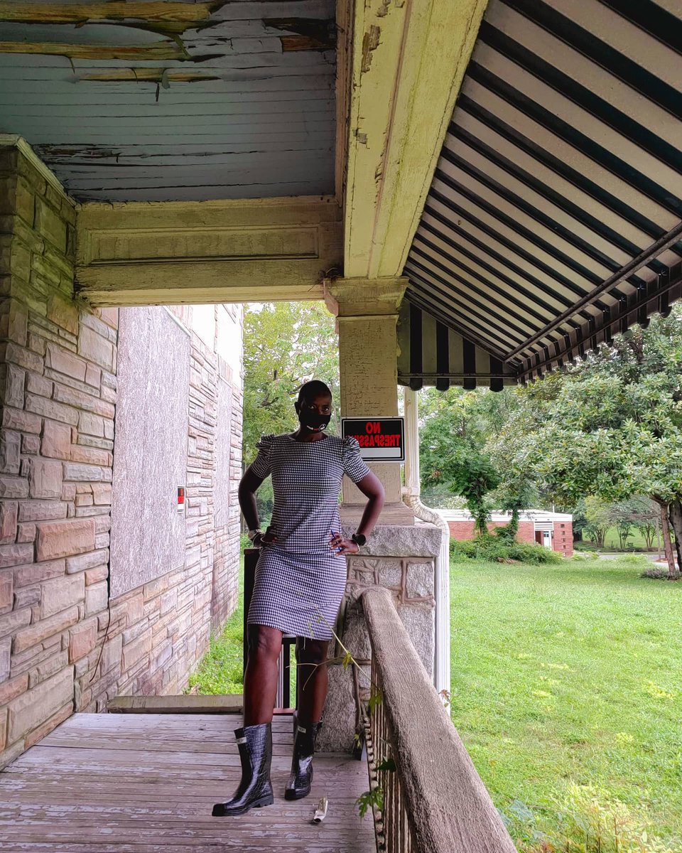 KimSellz's tweet image. Unlike Superman I can't always change clothes but when a real estate investor wants to see a home I can throw on my work boots at a moment's notice!
#KimSellzHouses #RightTimeRealty #Realtor #NowIsTheRightTIME  #Raleigh #Durham #CallKIM #TriangleNC #YourRealtorForLife