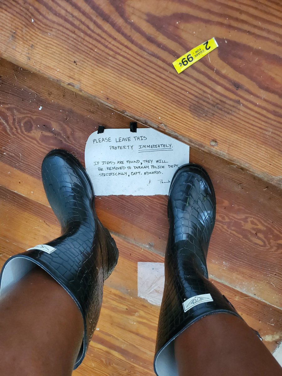 KimSellz's tweet image. Unlike Superman I can't always change clothes but when a real estate investor wants to see a home I can throw on my work boots at a moment's notice!
#KimSellzHouses #RightTimeRealty #Realtor #NowIsTheRightTIME  #Raleigh #Durham #CallKIM #TriangleNC #YourRealtorForLife