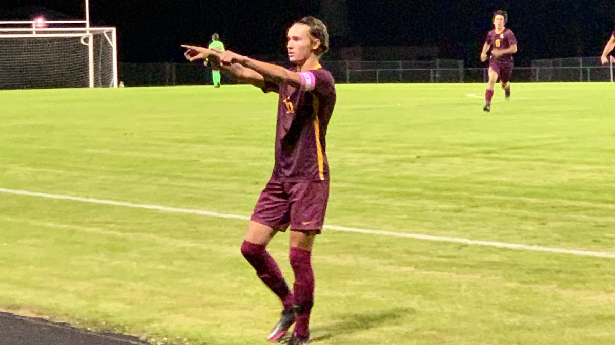 FLRANGERS's tweet image. CT!!!! Ties it up 2-2 with a penalty kick and thanks the student section for the energy. #RangerTerritory