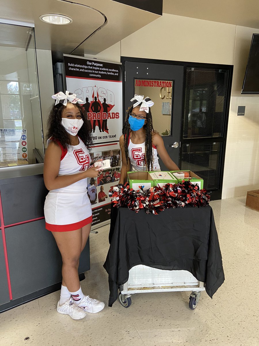 TraciBragg's tweet image. Our cheerleaders surprised staff with a sweet treat this afternoon!  Thanks @Sweets4Success