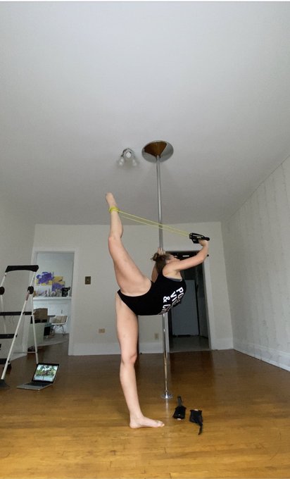 DONT FORGET IM STILL HOSTING A FREE SUBSCRIPTION TO MY ONLY FANS !! https://t.co/SFOpESSnEx https://t