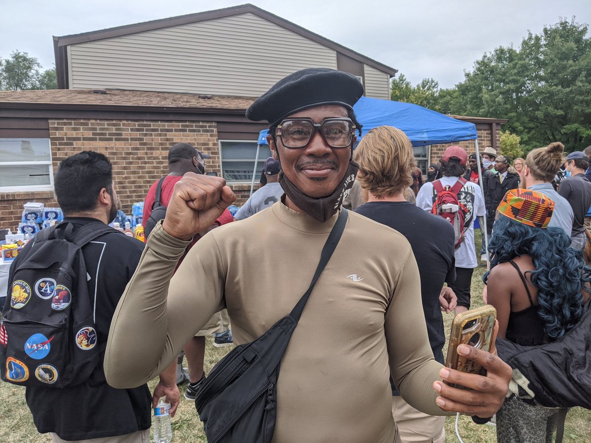 A lot of familiar faces out here. When police were caught putting out 'bait trucks' in Chicago, one of the prominent critics in the neighborhood was a local activist named Martin G Johnson. Just ran into him.