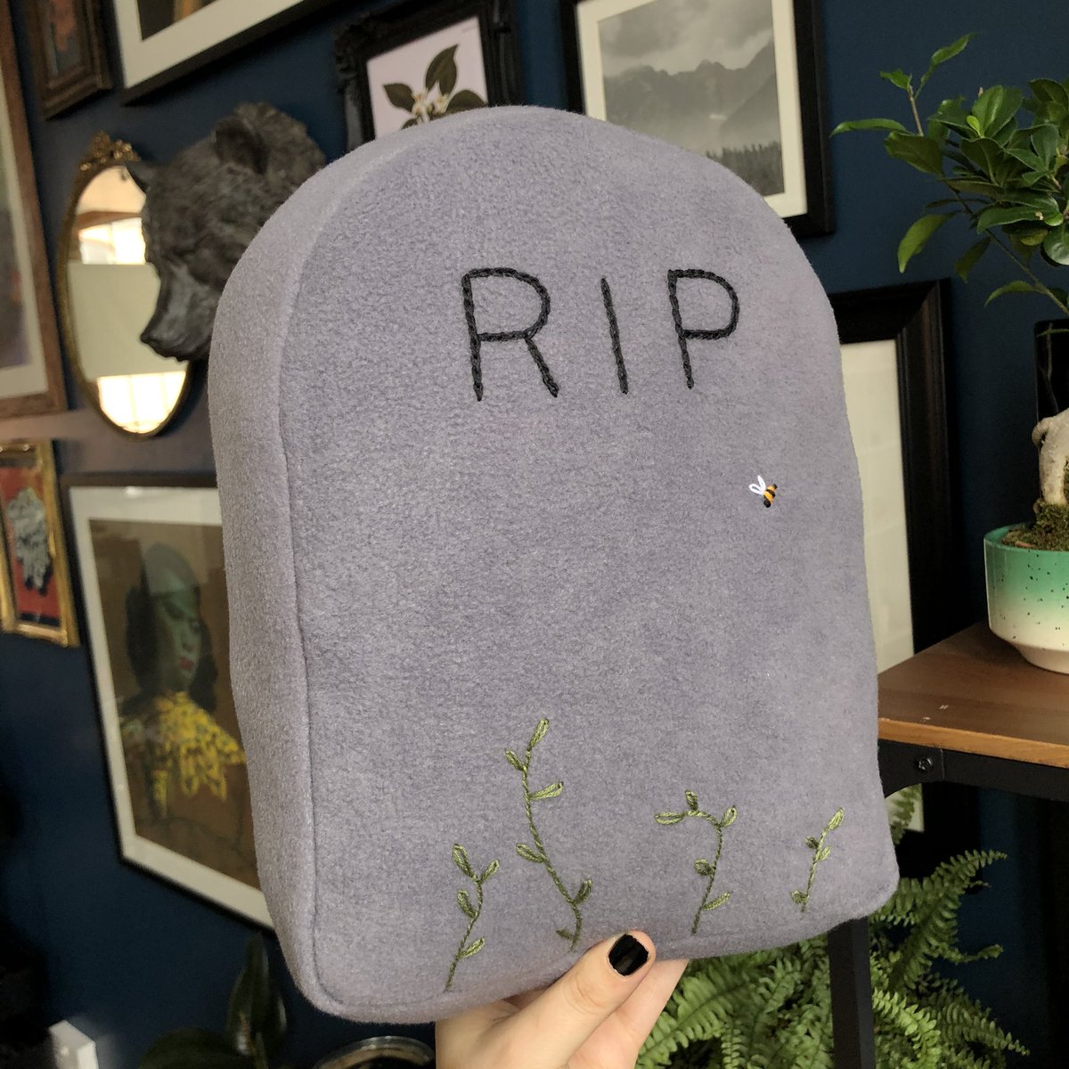 nnaturenurture's tweet image. 6K G*VEAWAY 🖤☠️🌿

For a chance to get a gravestone plushie/cushion:
🌿RT + Like
🌿Follow
🌿Tag a spooky friend 😌🦇

Thank you to everyone for their love + support over the last few months, I couldn’t have done it without you all 🖤 
Winner announced 06/09