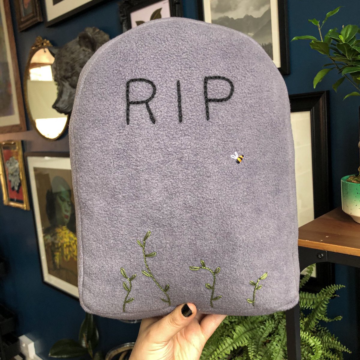 nnaturenurture's tweet image. 6K G*VEAWAY 🖤☠️🌿

For a chance to get a gravestone plushie/cushion:
🌿RT + Like
🌿Follow
🌿Tag a spooky friend 😌🦇

Thank you to everyone for their love + support over the last few months, I couldn’t have done it without you all 🖤 
Winner announced 06/09
