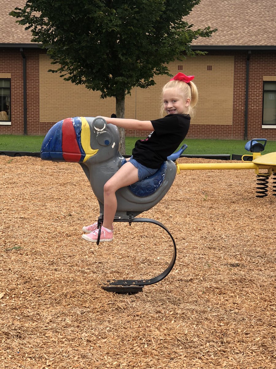 Kindercuties123's tweet photo. Outdoor Fun!  Recess is the Best! https://t.co/3nXuMZGJQw