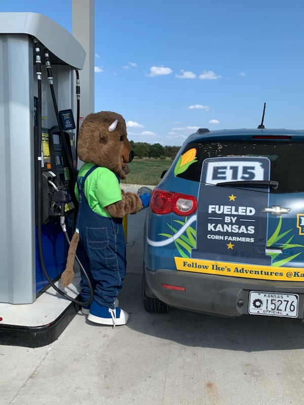 PrairieHrznAg's tweet photo. Ike the Bison filled up at USA Clean Fuels this afternoon! Ike appreciates the value E15 offers–it’s easy on your pocket book, your engine and our air. Thanks for choosing Kansas-made (and in our case, Phillipsburg-made!) E-15 fuel!  #IketheBison #KansasStateFair #CelebrateKansas https://t.co/llRYtBEWoz