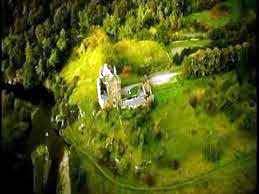 tourscotland's tweet photo. Tour #Scotland virtual travel video Blog clip, with #Scottish music, of #Neidpath #Castle overlooking the #River #Tweed on history visit near #Peebles in the #Borders. An early castle was probably built here by Simon Fraser https://t.co/1hBLyJVI7n https://t.co/c8yWcfmf1R