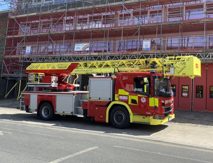 nicholadrummond's tweet photo. London Fire Brigade engines with new 64-metre and 32-metre ladders on Scania 18-tonne platforms. With the ability to rescue people trapped in high rise tower block fires, hopefully they‘ll ensure we never have another tragedy like Grenfell. https://t.co/tY2RihUrUe