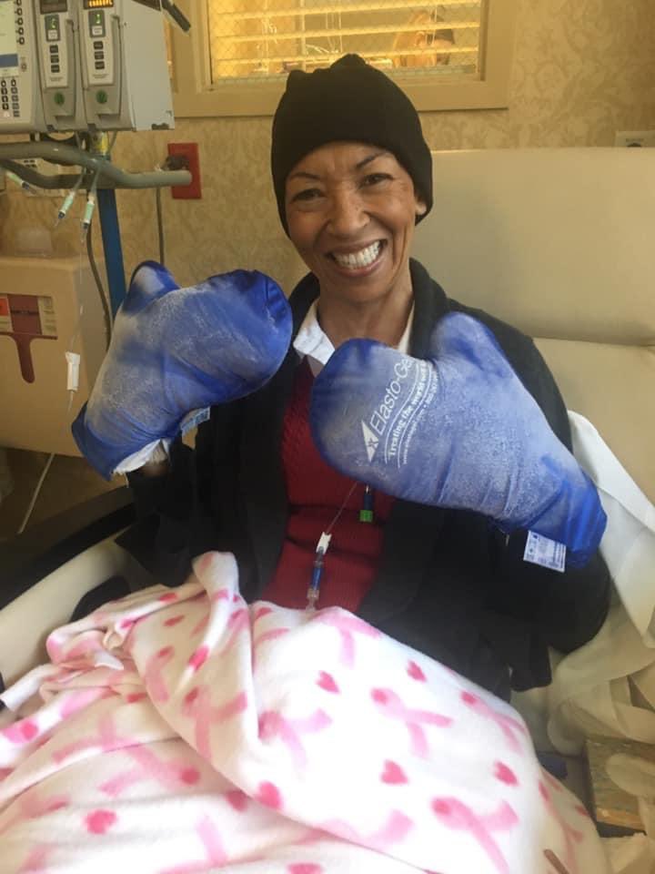 18/ She wore freezing gloves to keep her hands and feet cold to reduce the severity of permanent nerve damage from the chemo. She suffered some damage but it could’ve been much worse. The freezing cold was just one more thing that made it hard.