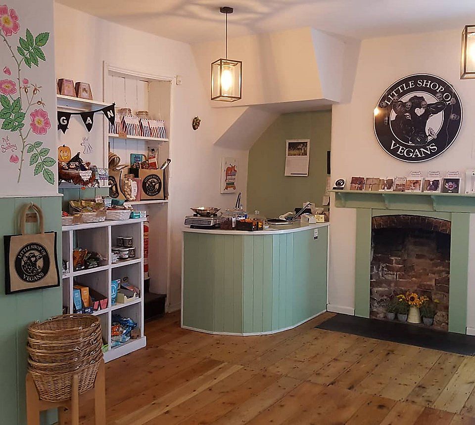 Plus, there's the Little Shop of Vegans on St. Benedict's Street who do a number of  #ZeroWaste and  #PlasticFree products including  @georganicsuk dental floss, toothpaste and mouthwash pills and  @SumaWholefoods and  @FaithInNature  #refills