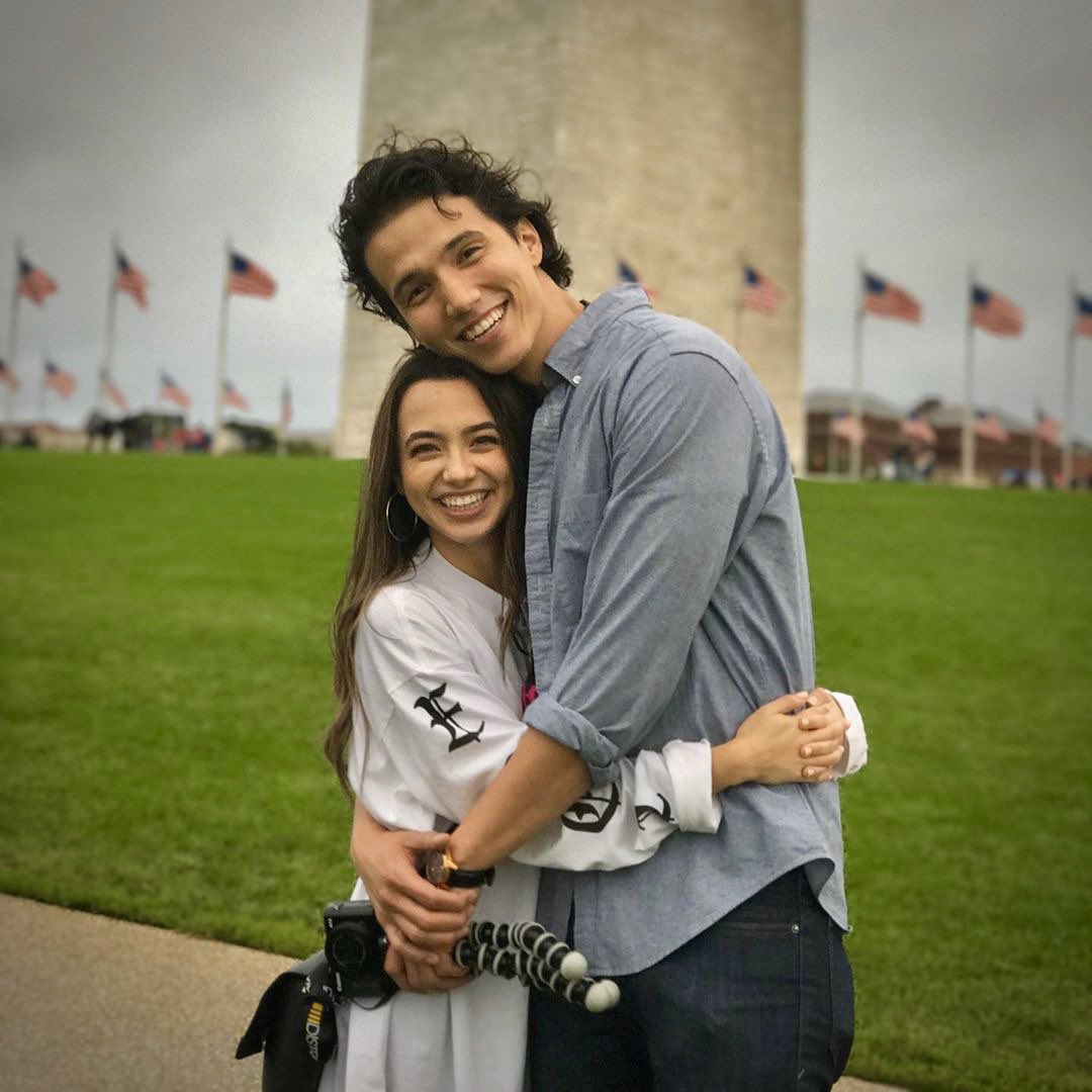 Aphasara_S's tweet photo. So you’re telling me the Roni we know, who is an introvert, has social anxiety, awkward with new people went exploring DC a foreign city the entire weekend with a guy she barely met. Talk about instant connection. And by second day they’re so comfortable. https://t.co/eyY74hRTdz