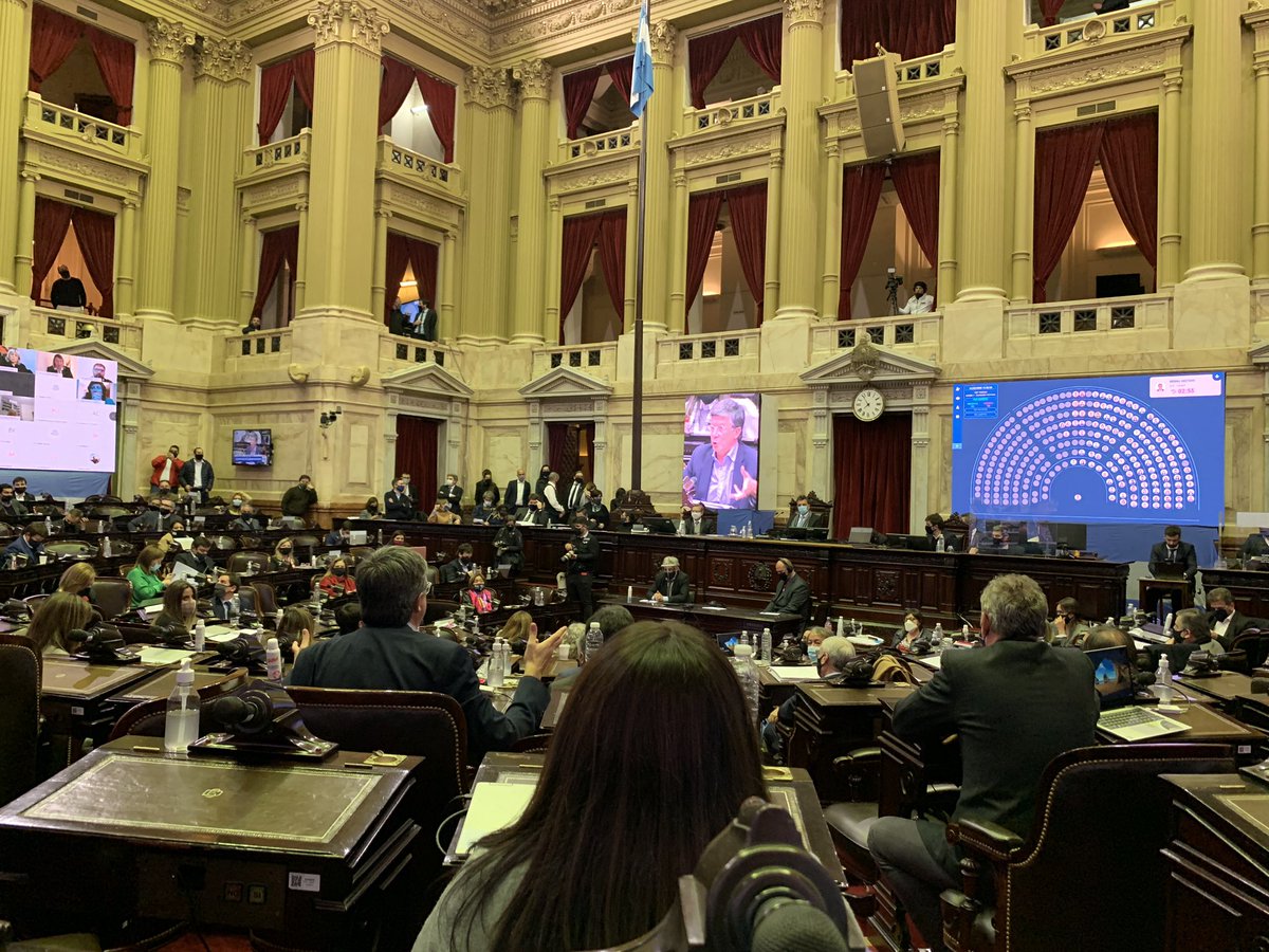 Es de miserables culparnos de que por nosotros, la ley para el sector Turístico corre riesgo. Sr Presidente nosotros pedimos tratar la ley sobre tablas en la última sesión y el OFICIALISMO se NEGO por unanimidad. No quiera tapar el sol con las manos. #PresentesPorLaRepública