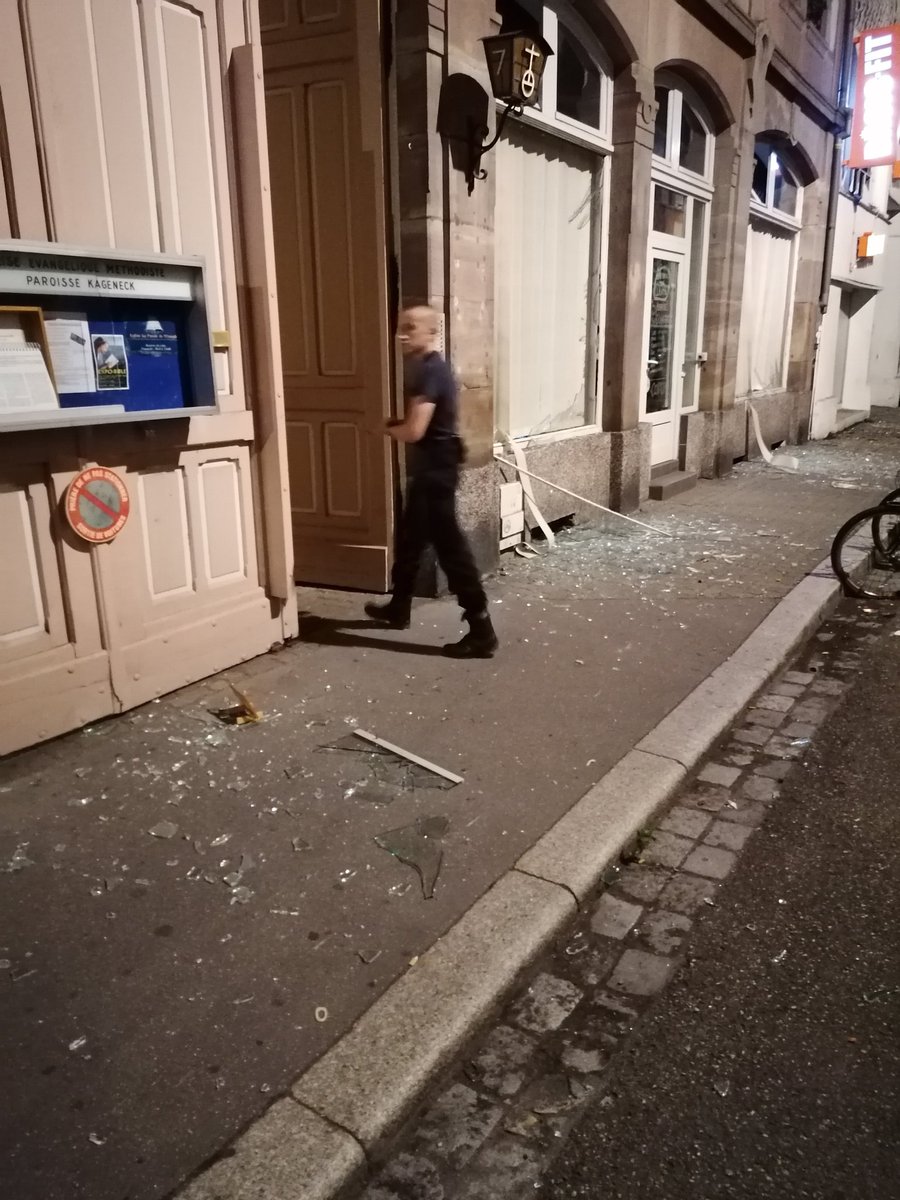 Dtricard's tweet image. Explosion rue Kageneck à #Strasbourg. Toutes les vitres de la rue ont volé en morceaux. Tout le quartier a tremblé #dnainfos