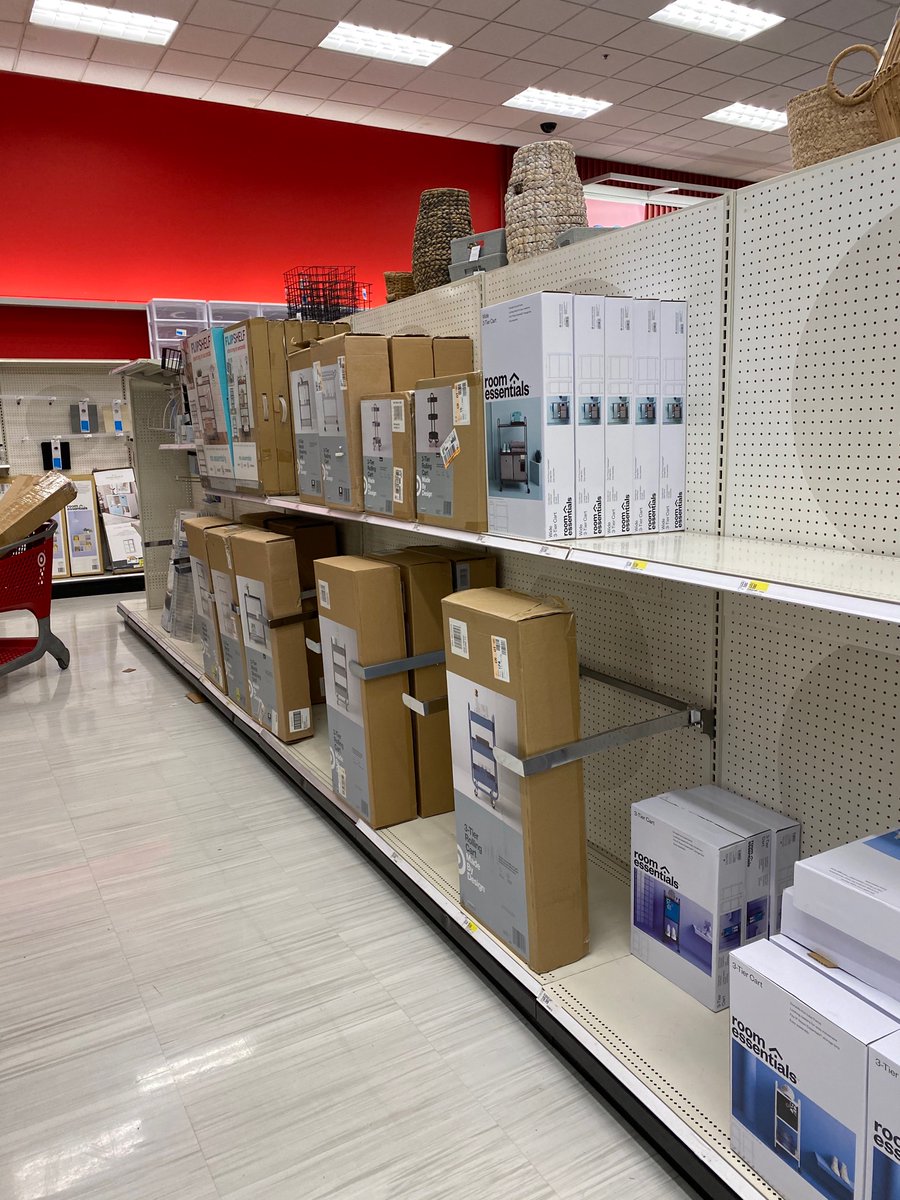 Ellis_Tate30's tweet photo. Wanted to show some love to my new found home of storage #1401 https://t.co/osaZhi3kC5