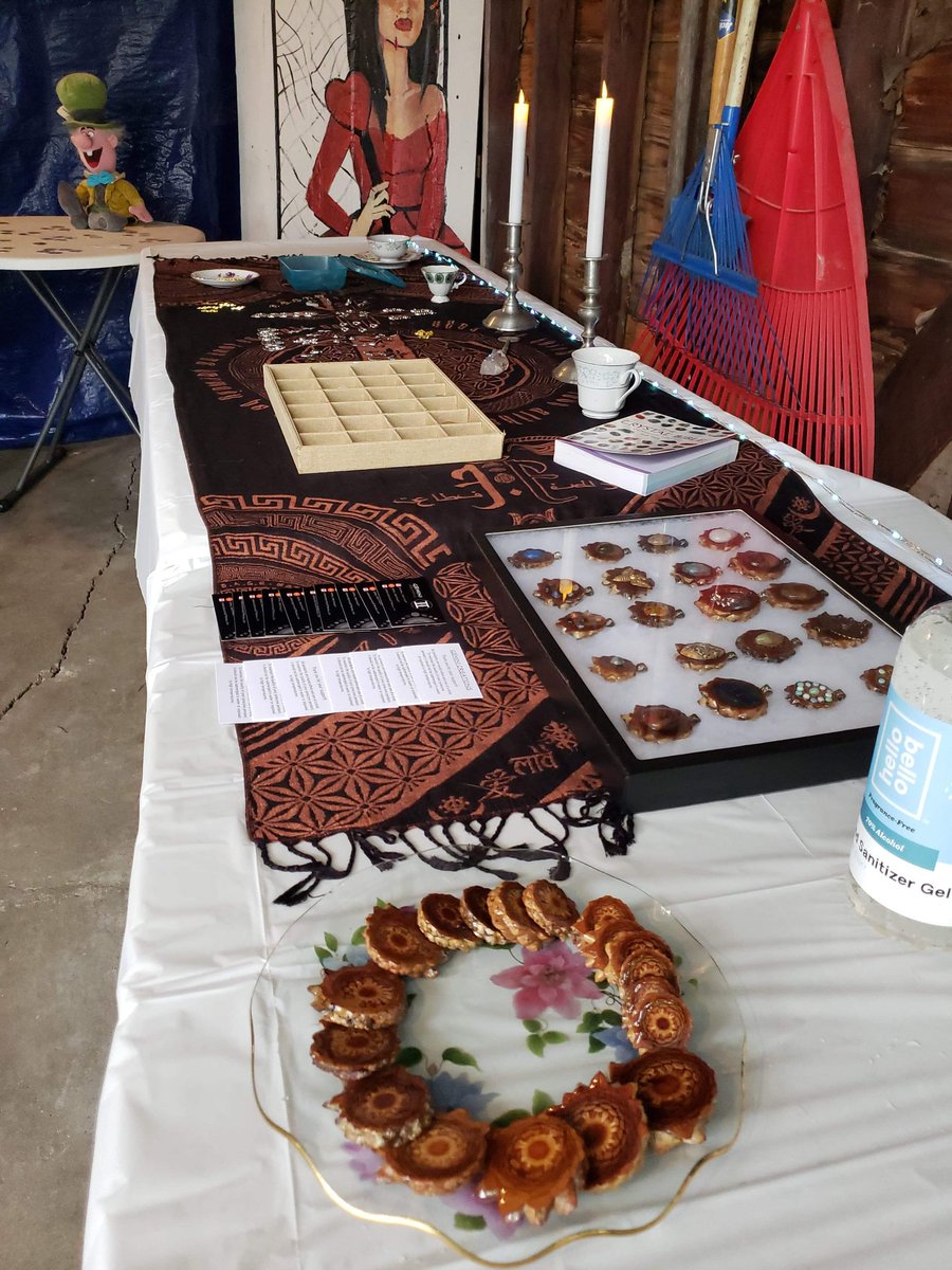 gcreations57's tweet photo. Pinecones with a Twist went OFF last weekend! Everyone loved their cones and the socially distant vibes were amazing. It was so cool to see what everyone created.

There are more classes this weekend! DM me if you are in the metro #Detroit area and interested 😊
#pinecone https://t.co/RvJ7zZRodG