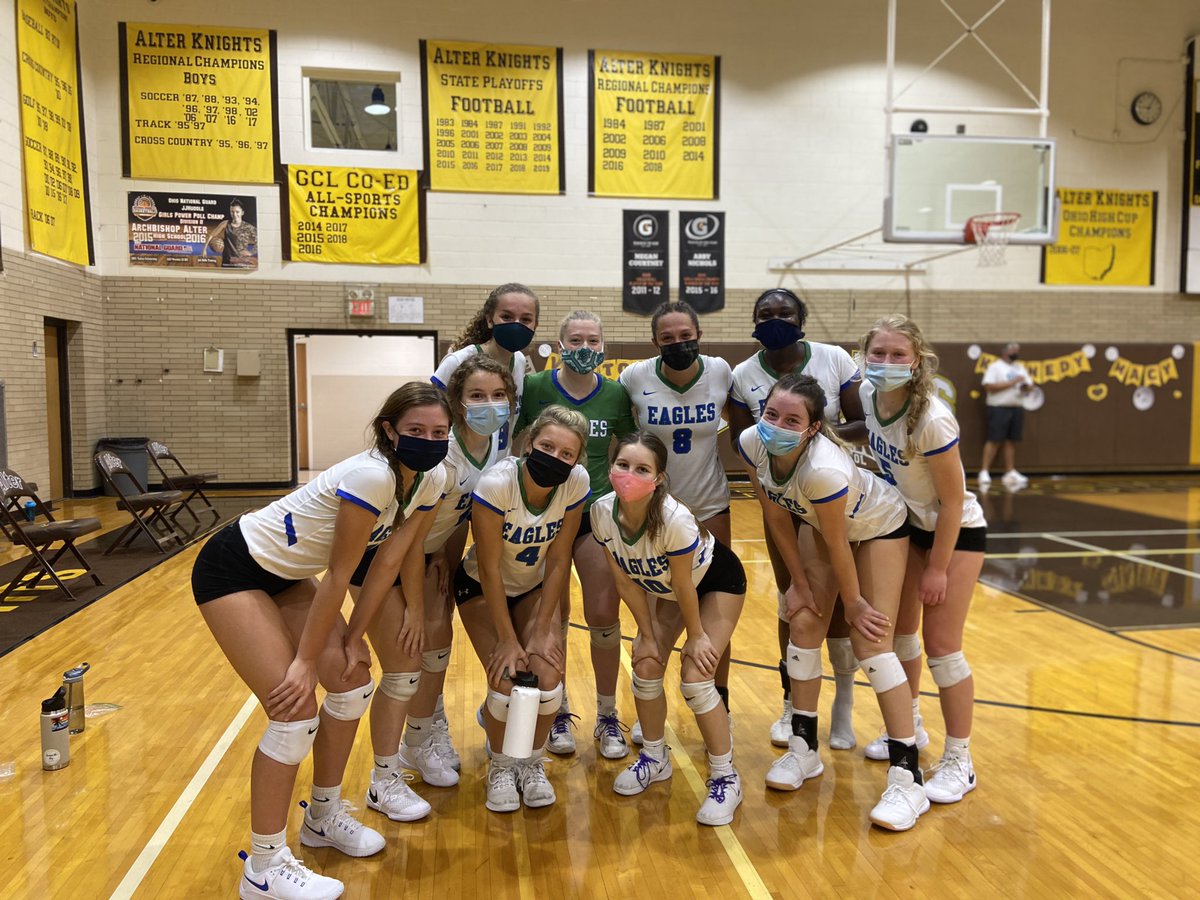 Varsity moves to 2-2 on the season with a big win tonight against Alter. Way to go Eagles 🦅 🏐 💚💙