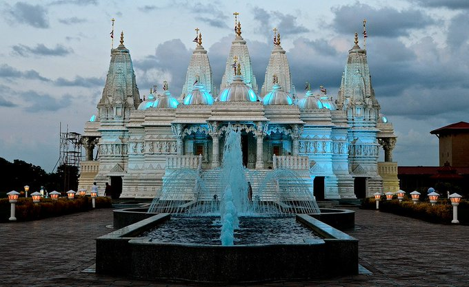VertigoWarrior's tweet photo. A haven for peace and tranquility, the BAPS Shri Swaminarayan Mandir-Atlanta is a divinely beautiful sight. This traditional Hindu Mandir is spread over 30 acres and is made from 34,000 individual marble stones carved by hand in Bharat and shipped to Atlanta. https://t.co/vcSemWK5vp