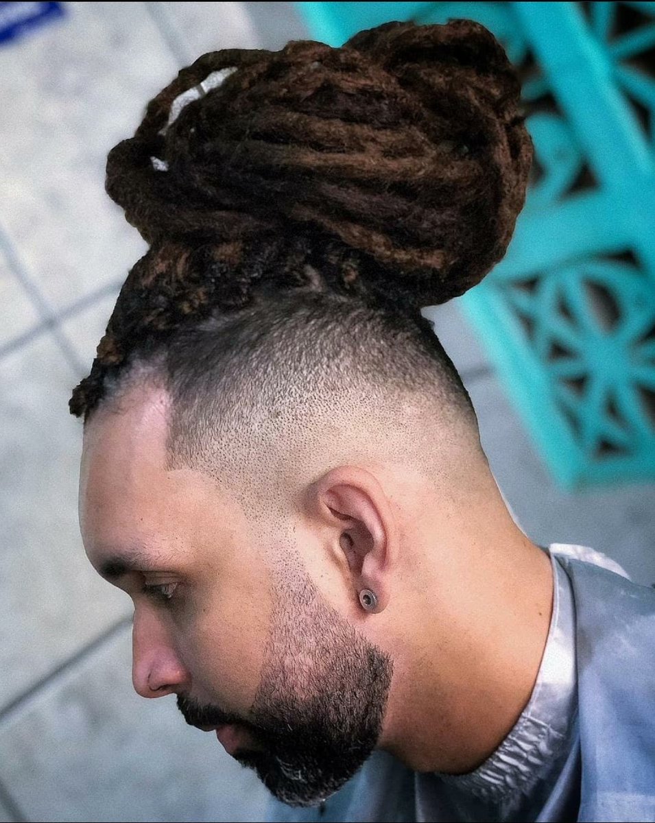 MarcelloDJ's tweet photo. viu esse tt poste 4 fotos do seu cabelo diferente https://t.co/rBU4Oj9LdN