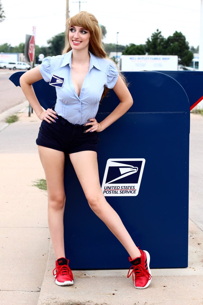karma_keys_'s tweet photo. @TeamBandL Sexy mail carriers are SO in!! 😂 https://t.co/kzwHKwNa5I