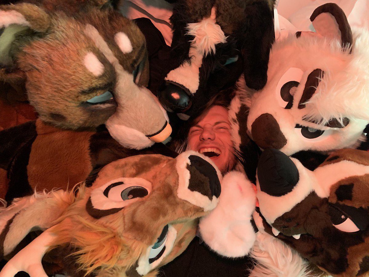 atty_boy's tweet photo. A photo of you in January 2020, blissfully unaware.
Take me back plz #furcon2020 https://t.co/x5CEPALuvg