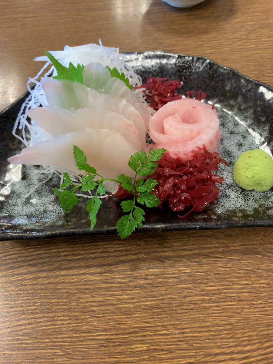 でかまる On Twitter 朝から中央卸売市場まで出掛けたぜ いくら時間が早いとはいえ人がいなさ過ぎる 飲食店も閉店時間を早めているところが多いし きちんと確認してから行かないと大変なことになる いくら丼と サメガレイの刺身が今日の朝食 本当は去年食べて