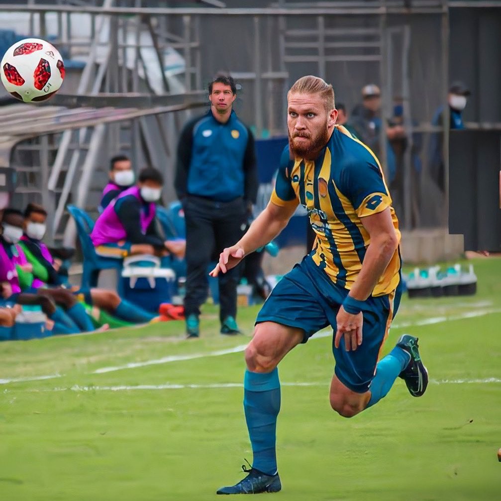ManuelRMella's tweet photo. El delantero Isidro Pitta fue ofrecido a #Independiente -21 años, 1,83 mts-. Está también en carpeta. Lucas Pusineri no demostró desagrado. Es accesible su salida de Sportivo Luqueño y CAI lo sabe. Habrá que esperar porque no es el puesto prioritario a reforzar. @AfaMercado. https://t.co/oHQCpD76bc