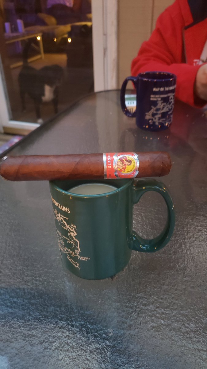 csb329's tweet photo. Tuesday night leaf and bean. Hope everybody is having a great evening! Cheers everybody!! #BOTL #CUGARS #LeafAndBean #Homestead https://t.co/lDHO5YQIFZ