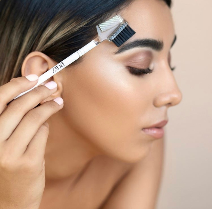 zibabeauty's tweet image. NEW MONTH NEW DEAL! Get 20% OFF any of our Iconic Brow Essentials! ⁠DM us on IG for the promo code🤫

The Ziba Beauty #MultitaskBrush is one of our ultimate grooming tools.⁠
⁠
Shop yours here: bit.ly/2WRUq75