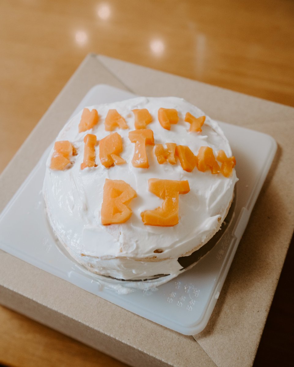 Bj ホワイトシェパード Bj 3歳の誕生日でした 食にかなり神経質なbjですが 彼女の手作りケーキはいつも完食 催促します いつも愛情を理解し受け入れてくれる天使 Bj ホワイトシェパード Bj 3歳の誕生日でした 食にかなり神経質なbjですが 彼女の手作りケーキはいつも完食 催促します いつも愛情を理解し受け入れてくれる天使