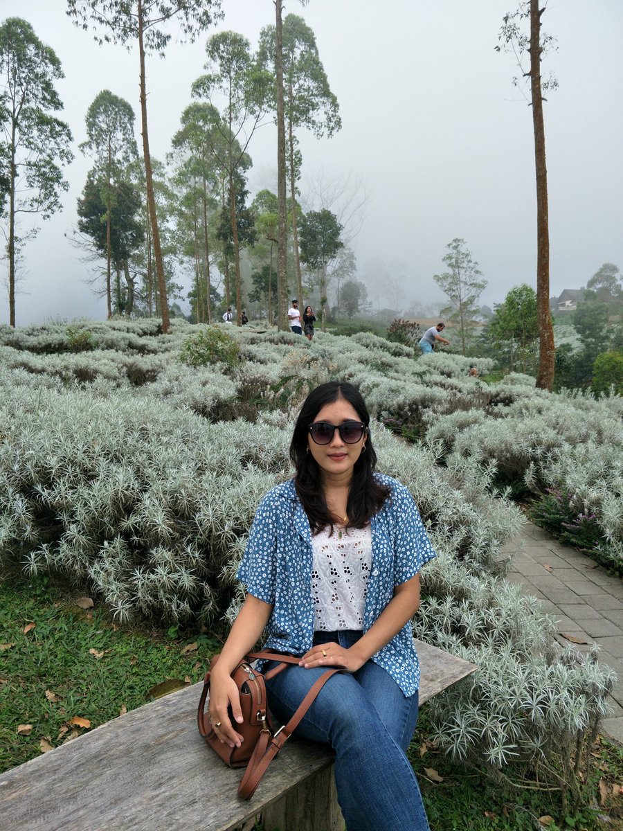 gebysashmita's tweet photo. Harusnya pakai baju ini bareng celananya hmmm cuman aku lebih trendy pakai atasannya dari @anandini. id bareng jins ❤ https://t.co/LQic6f96po