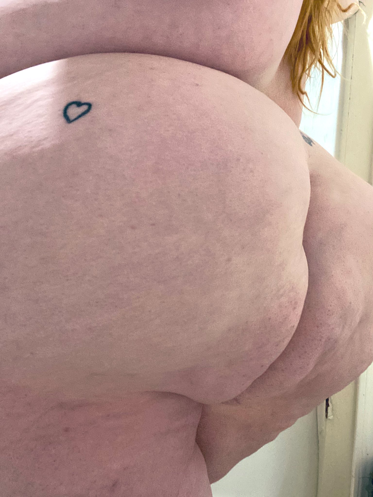 3 pic. Life is good. (And this ass is FAT!) https://t.co/LIE3f7k67S
