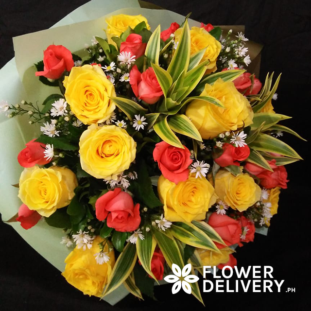 FDeliveryPH's tweet photo. This lovely bouquet is a combination of 1 Dozen Imported Yellow Roses and 1 Dozen Local Peach Roses was delivered in Pembo, Makati City for the anniversary celebration of our client with his wife. This simple yet intimate occasion made extra special with these dozens of roses! https://t.co/WHYmtTMfJU