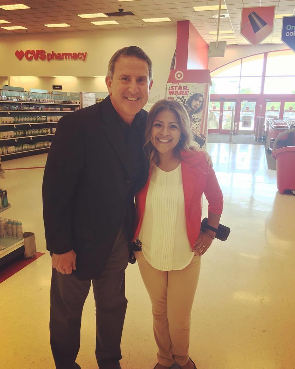 Today marks 3 years where I had the opportunity to take this picture with Target CEO Brian Cornell 🤗 yes I had the honors of shaking his hand and share my role with target 🙌🏽#target #TargetCEO <a href="/TargetNews/">Target News</a> <a href="/deeh_garcia87/">Diana Garcia</a> <a href="/helloitsjflo/">Janelle Flores</a> <a href="/karen_laroza/">Karen Laroza</a> #Target1293 proud 💪🏽