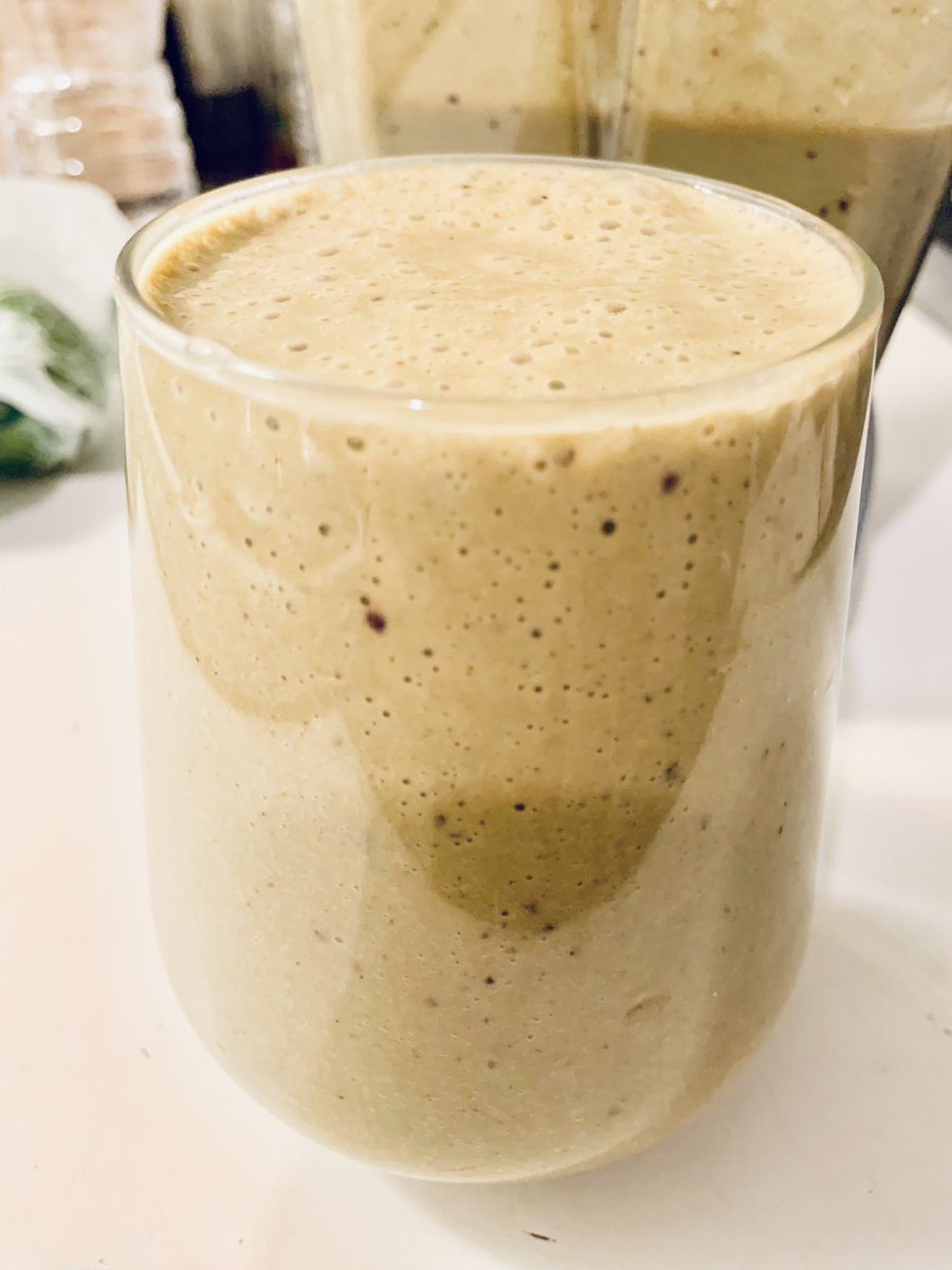 Clean_Pathway's tweet image. My smoothie today after a 14 hr fast. Mixed greens, celery, dandelion greens, plums, apple, orange, banana, tumeric, cinnamon, hemp seeds, oat milk 💕#IntermittentFasting #healthy #healthylifestyle #healthy #yummy #goodfood #nutrition #smoothie