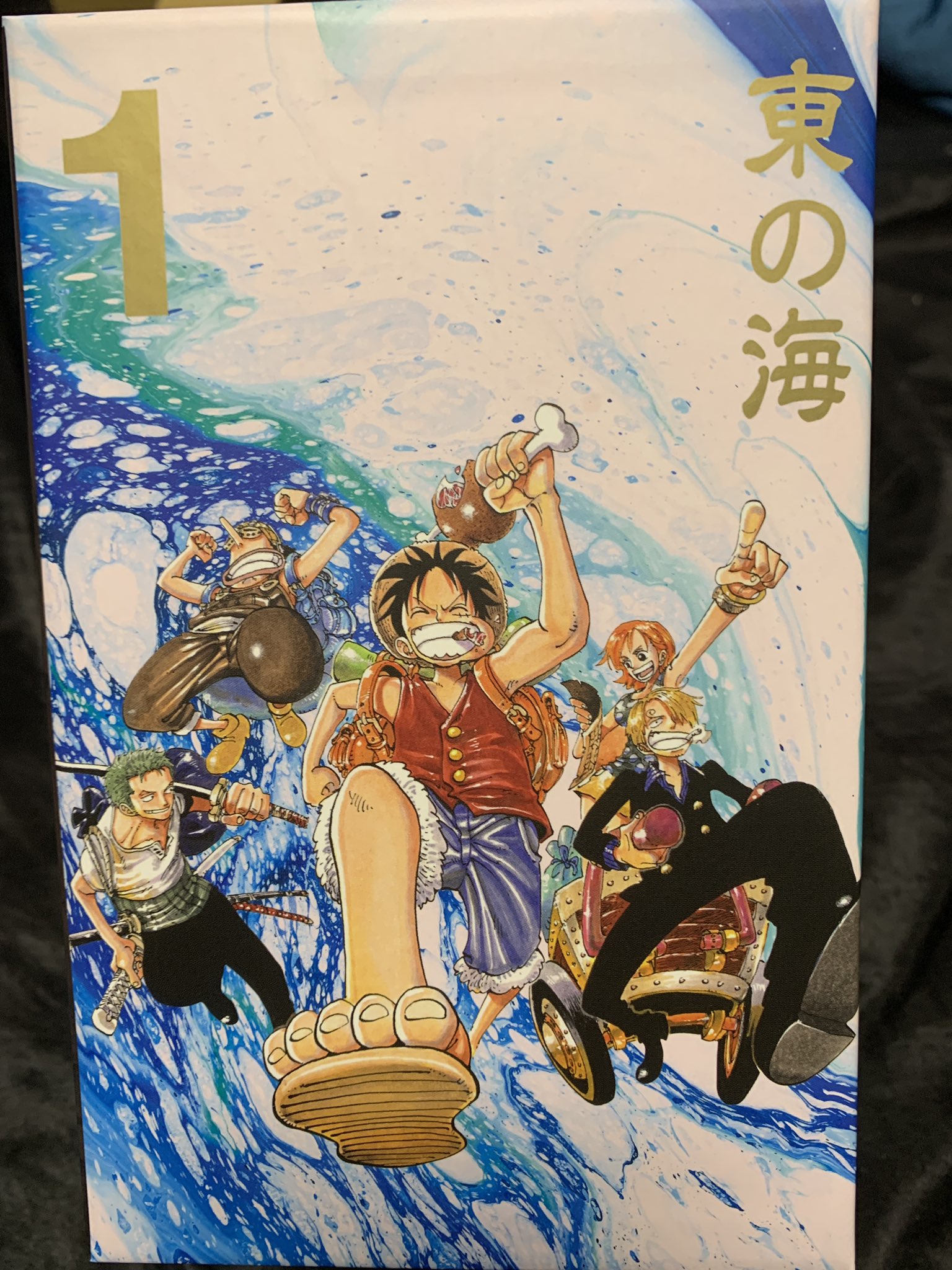Allblue ワンピースのコミックボックス届いたー これ ただの箱つけてコミックスのセット売りだけのものだと思ってたんだけど 全てこのボックス用に印刷し直しされてて 裏に価格も入ってないし 何よりこのボックス用に年9月9日が初版になってます