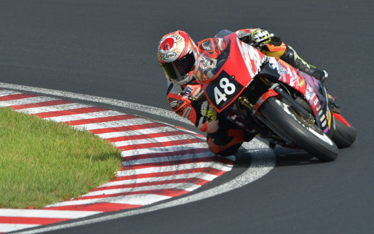 MICHIO610408's tweet photo. 比較
#筑波ロードレース選手権
#TC400
#CBR400RR
#M696
#VFR400R https://t.co/P8VEJoqBGT
