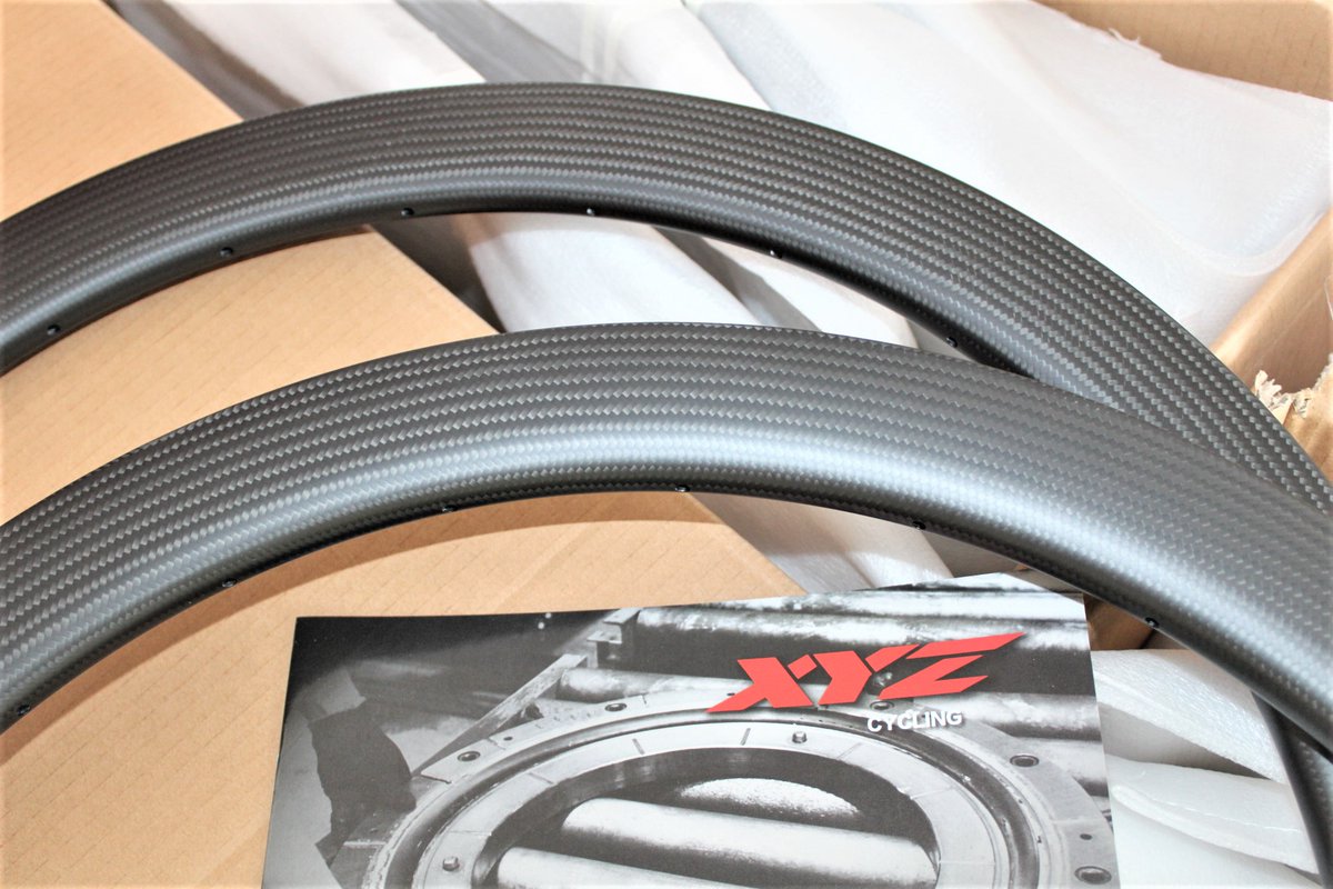 xyzcycling's tweet image. Durable yet lightweight carbon fiber construction

#xyzrim #3kCross #700c