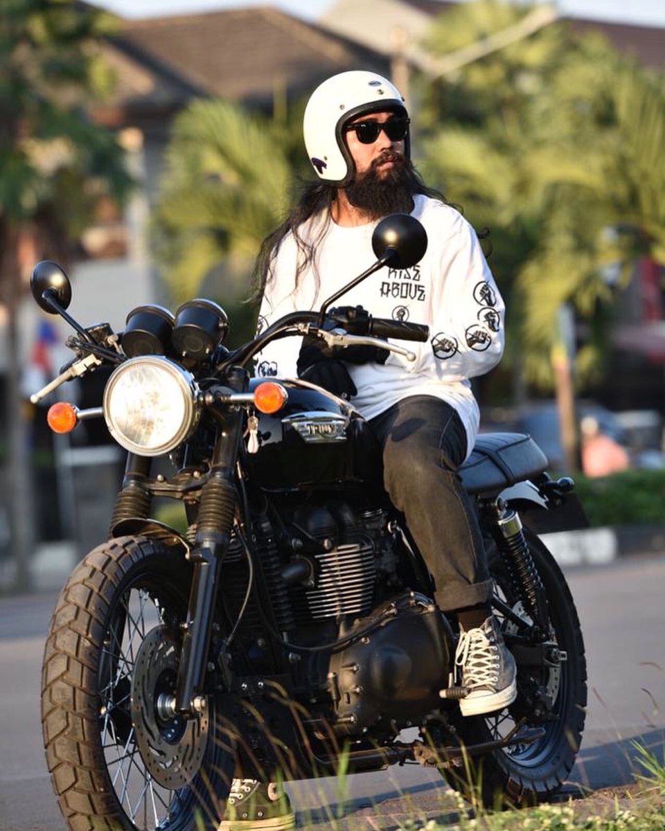 #EasthoodStreetSnap 
⚡️ <a href="/jack_machdar/">Jackjack</a> ⚡️
📷: @ratihmoel 

Discover all the new products in our store and webstore at easthood.net