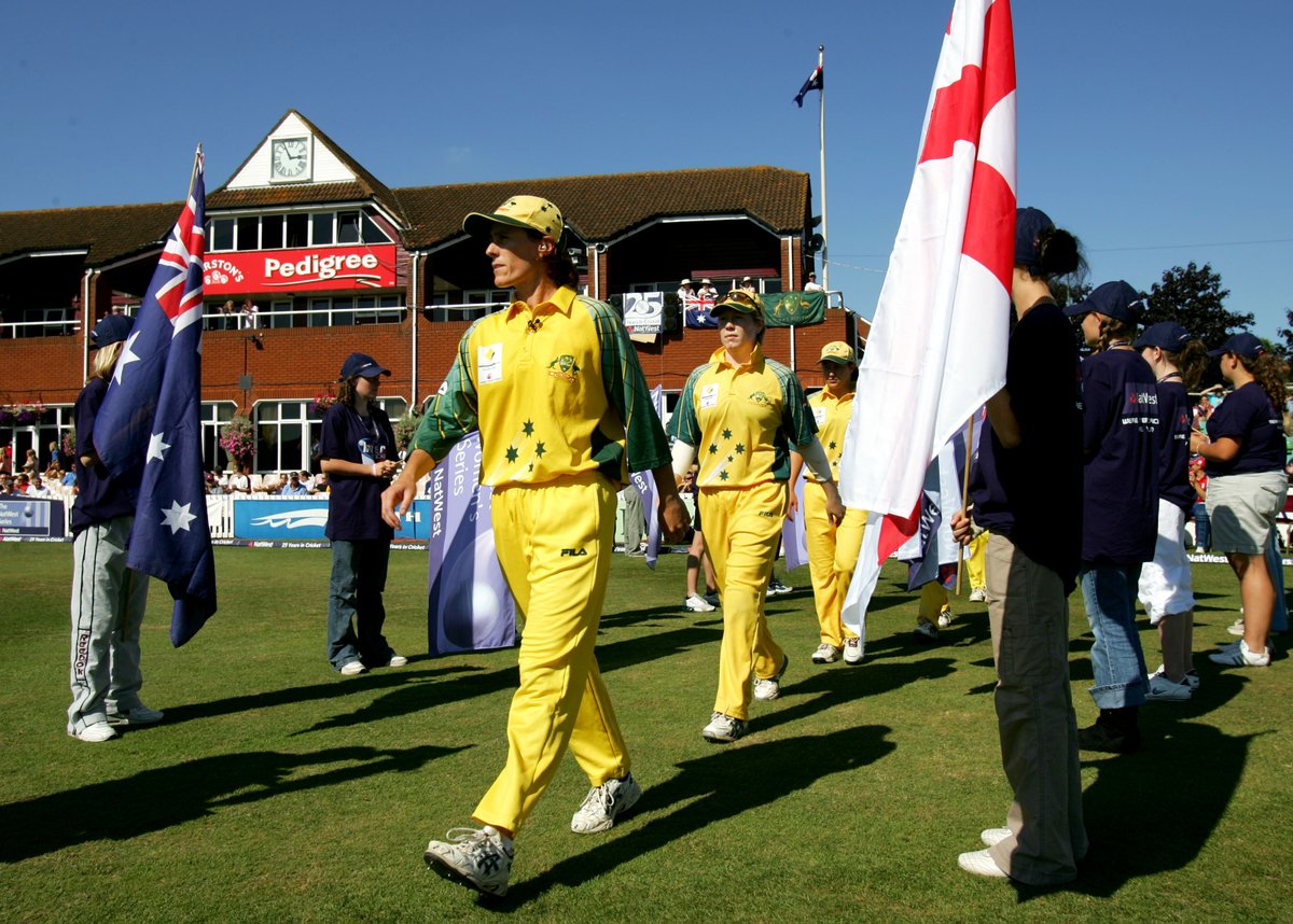 England captain Clare Connor won the toss, electing to bat first against Belinda Clark's Aussies.