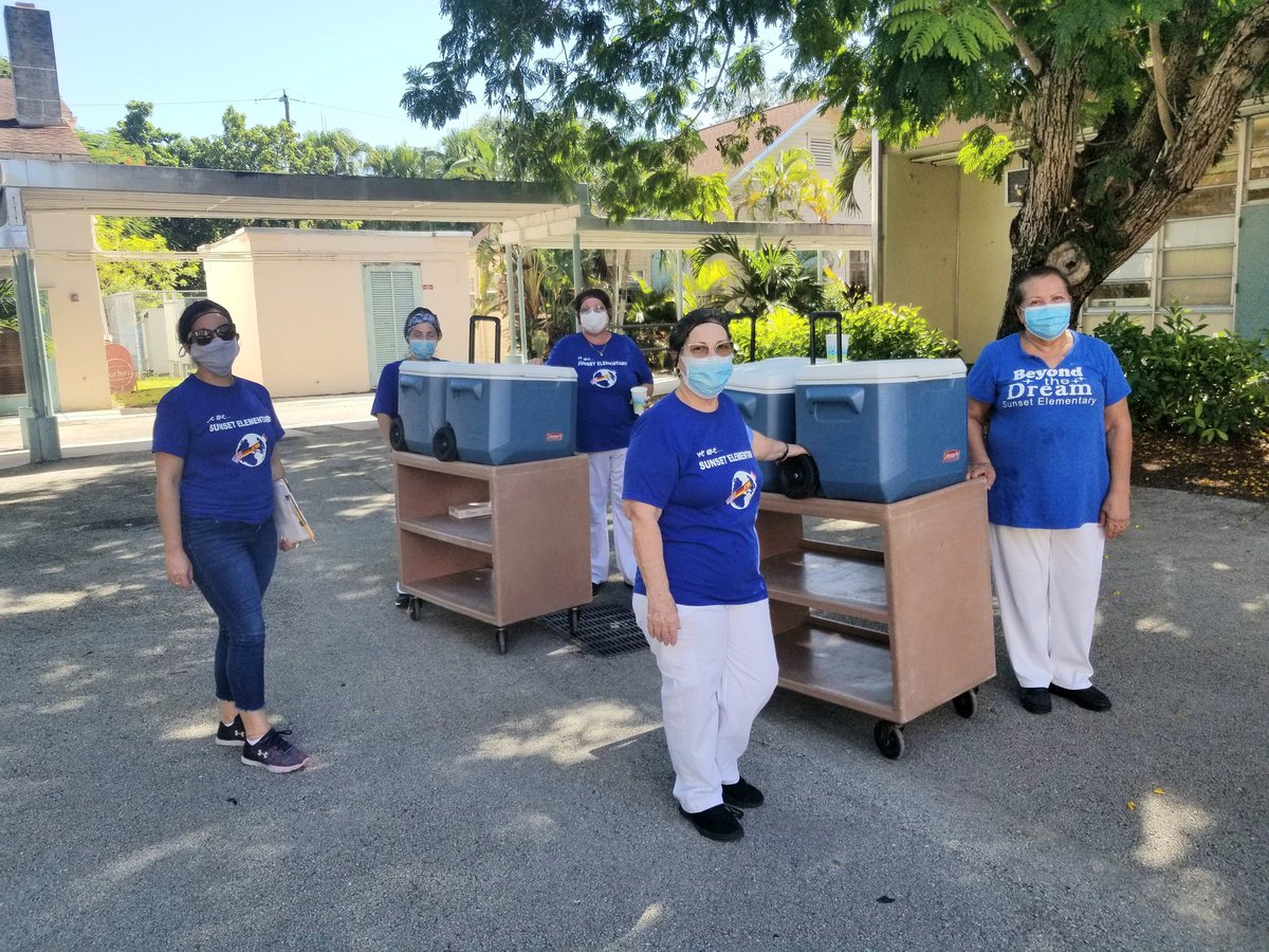 Sunset_Elem's tweet photo. Ready for meal distribution - Tuesdays and Thursdays, 4 - 6 p.m. Great people doing great work for kids - it's what matters! @MDCPSCentral @MDCPS_Food #mdcpsstrong https://t.co/Cwpa8yGHDy