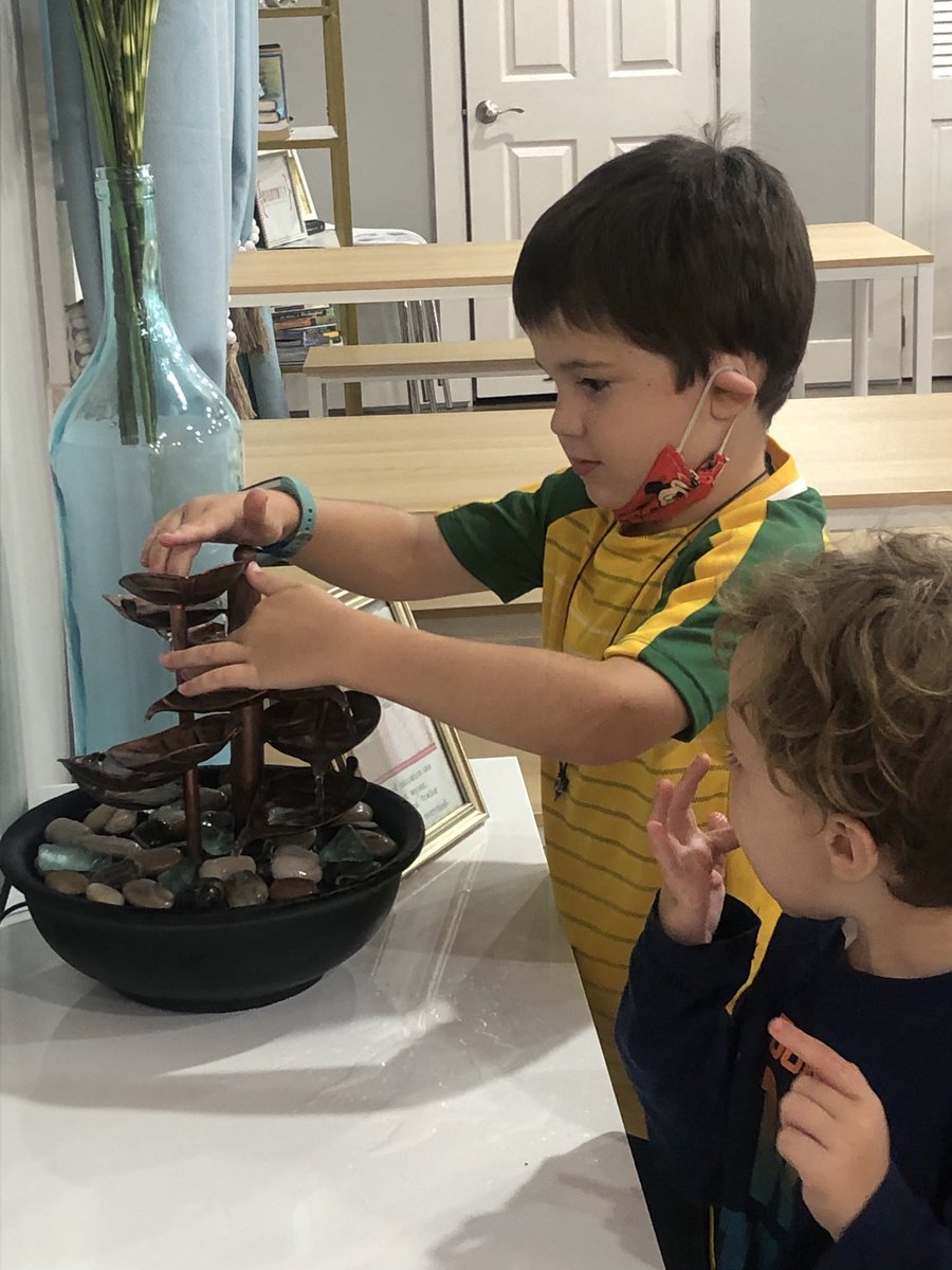 tabethasullens's tweet image. When the little Garcia’s come see me, the day gets brighter. #lovethelittles #fountainfun ⁦@Mme_Garcia⁩